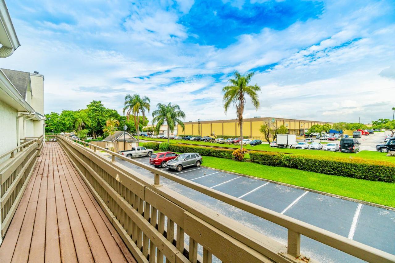 Doral Inn & Suites Miami Airport West Экстерьер фото